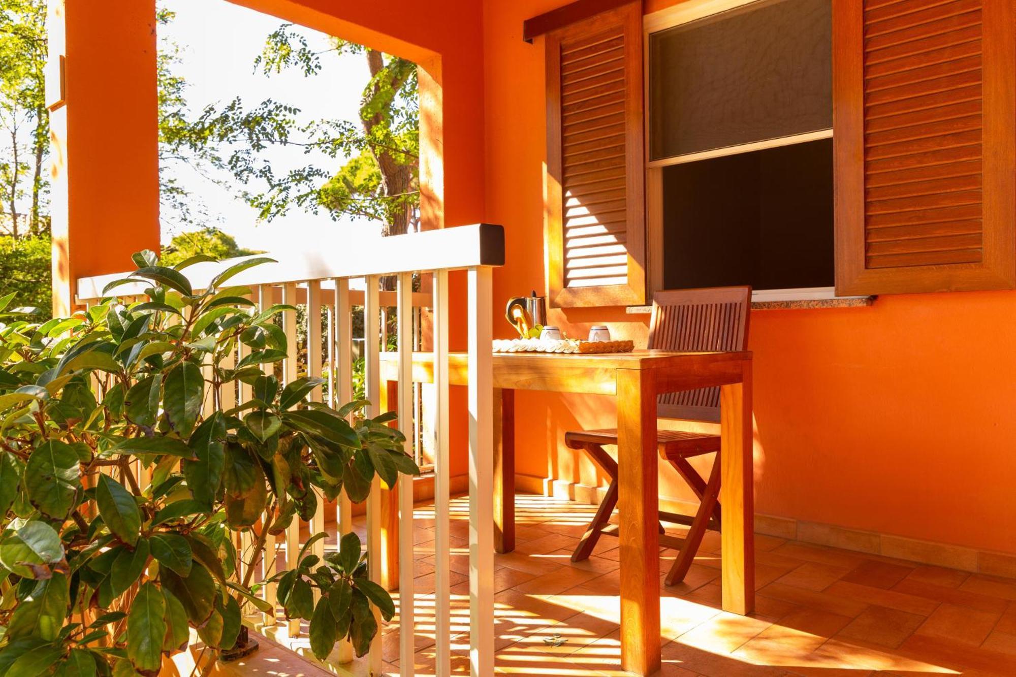Argentario Camping Village Albinia Esterno foto A balcony
