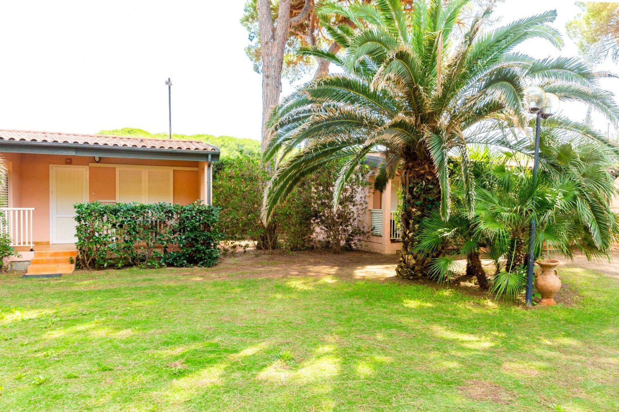 Argentario Camping Village Albinia Esterno foto The garden of the villa