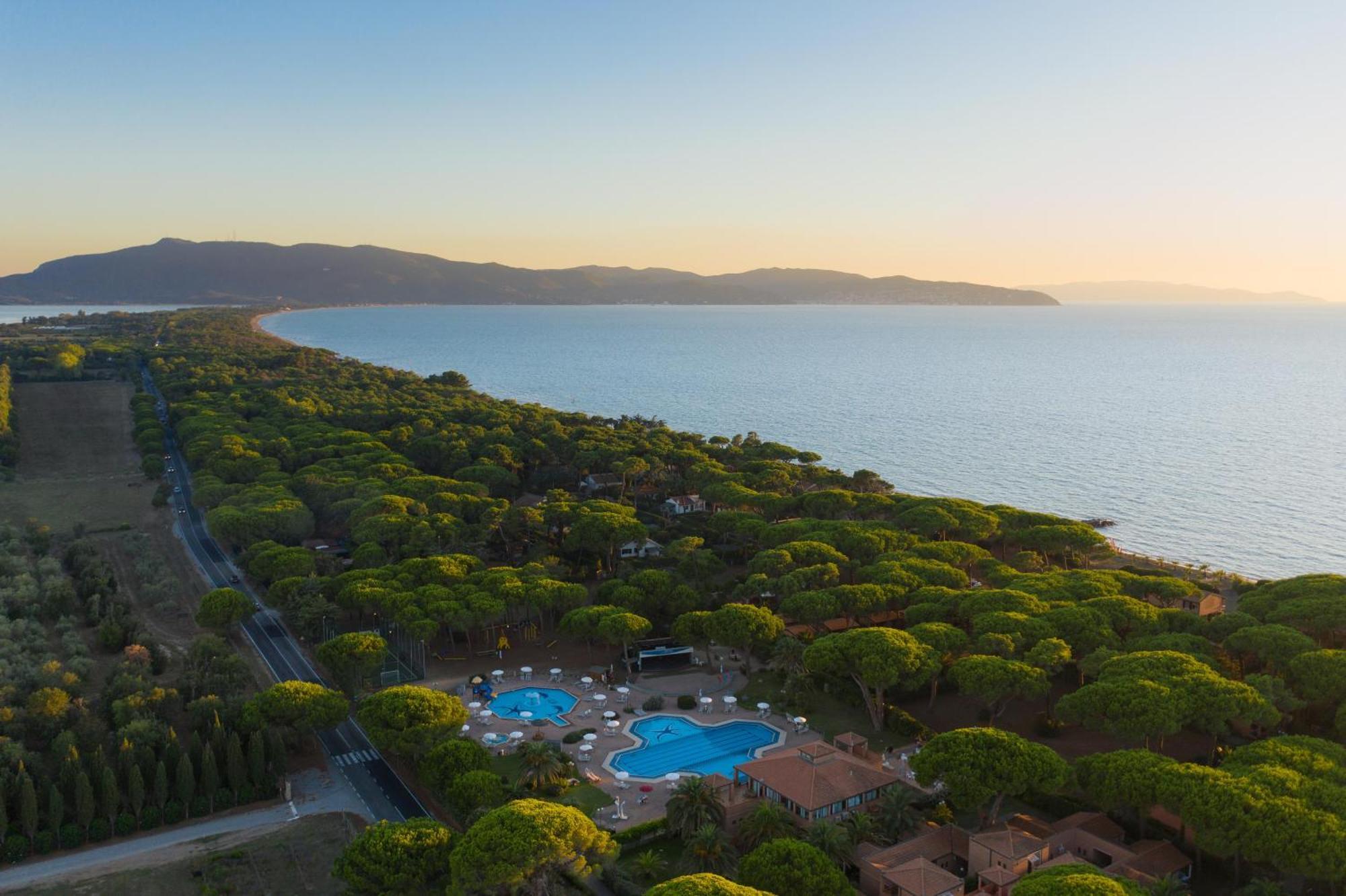 Argentario Camping Village Albinia Esterno foto Aerial view of the resort