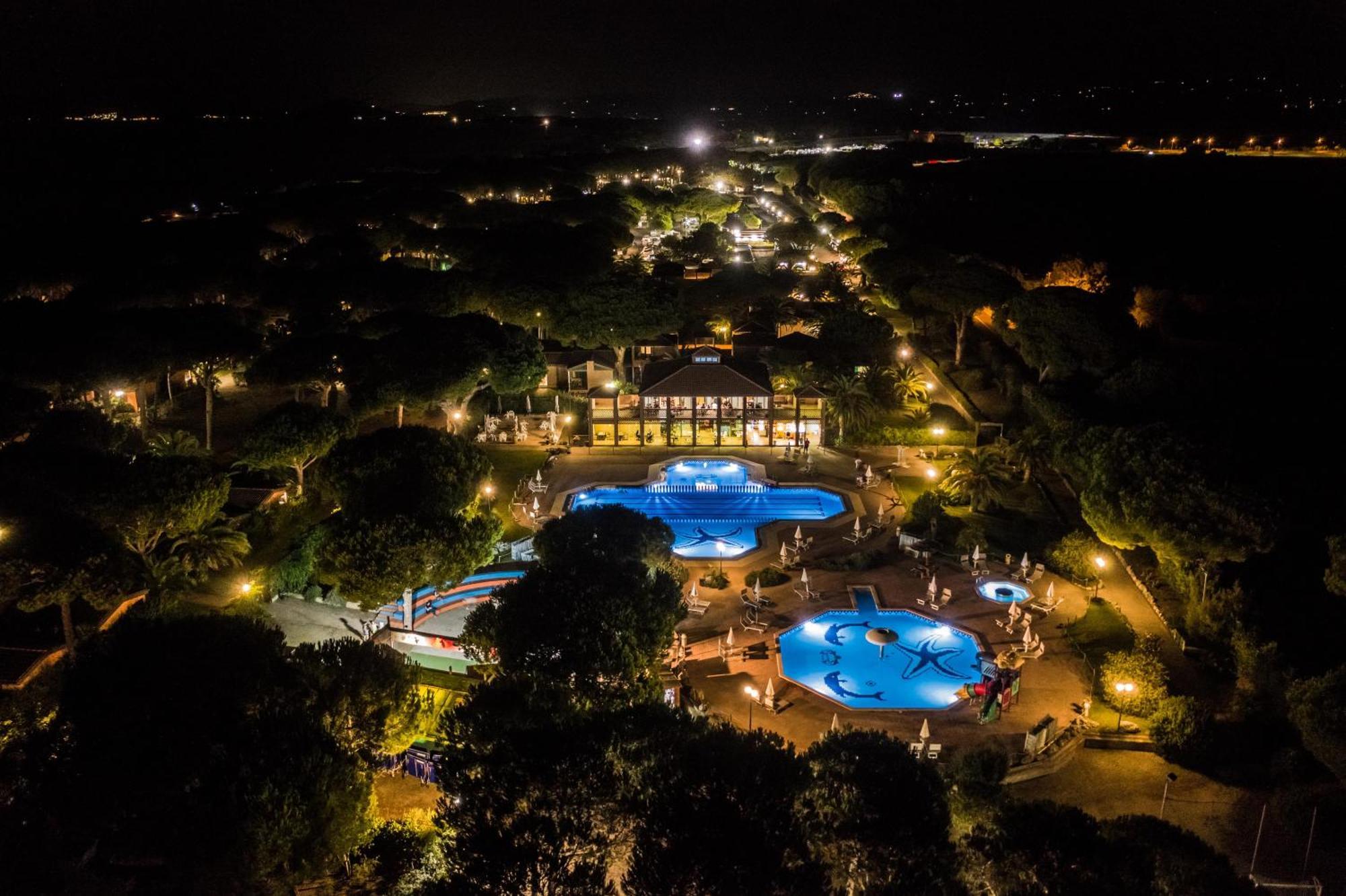 Argentario Camping Village Albinia Esterno foto Aerial view of the resort at night