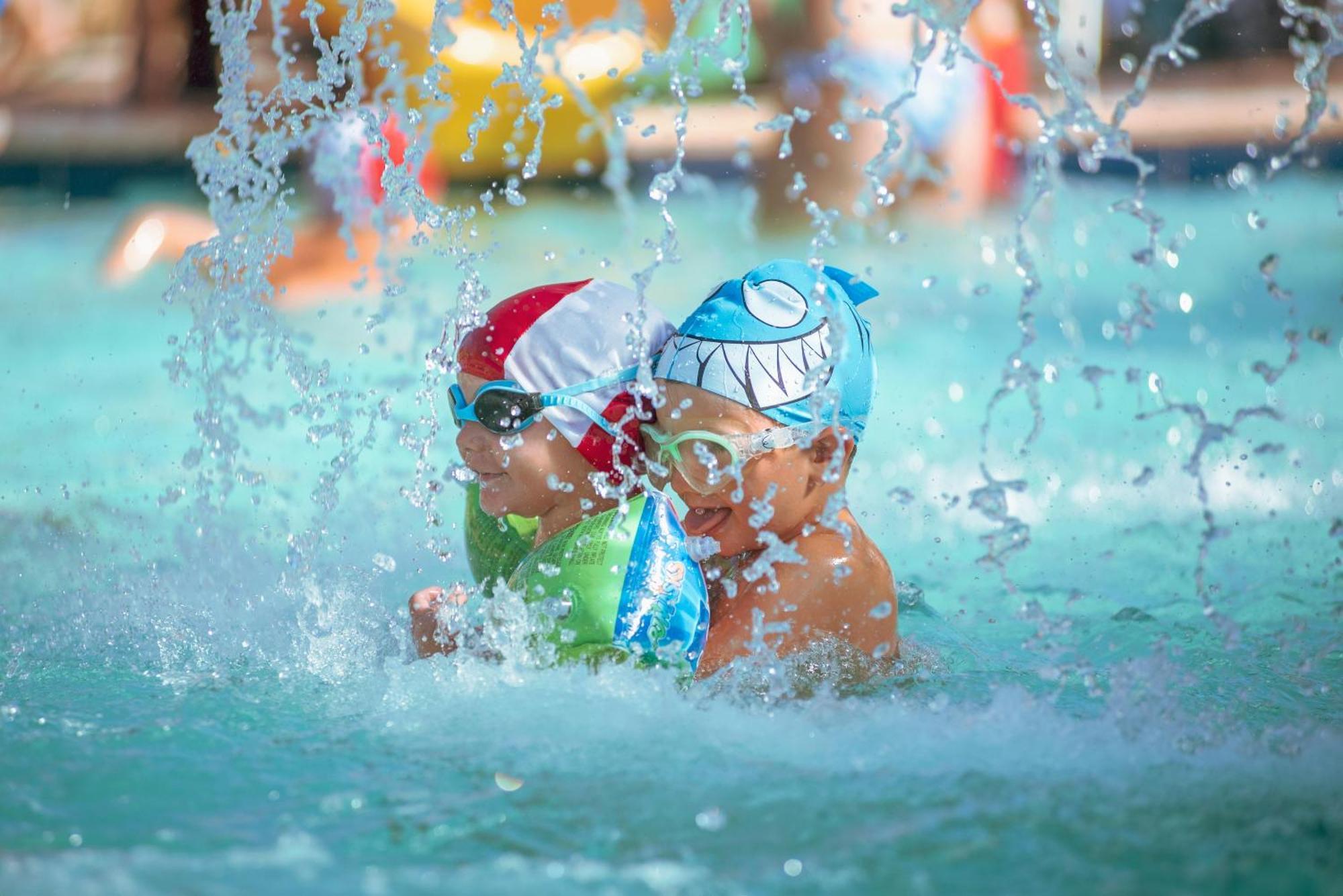 Argentario Camping Village Albinia Esterno foto Swimming