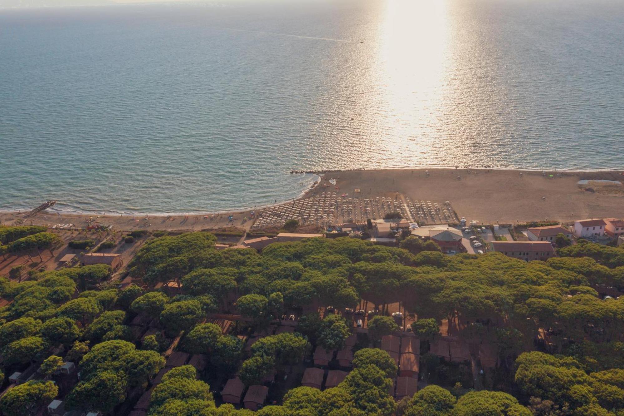 Argentario Camping Village Albinia Esterno foto The beach of Portals Nous