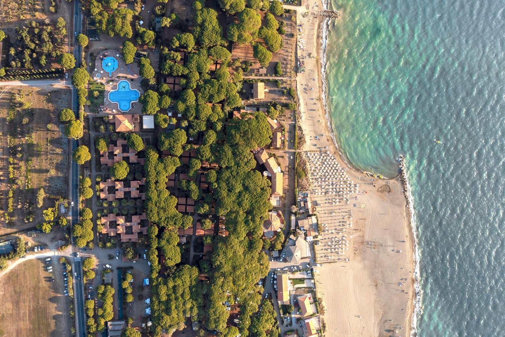 Argentario Camping Village Albinia Esterno foto Aerial view of the resort