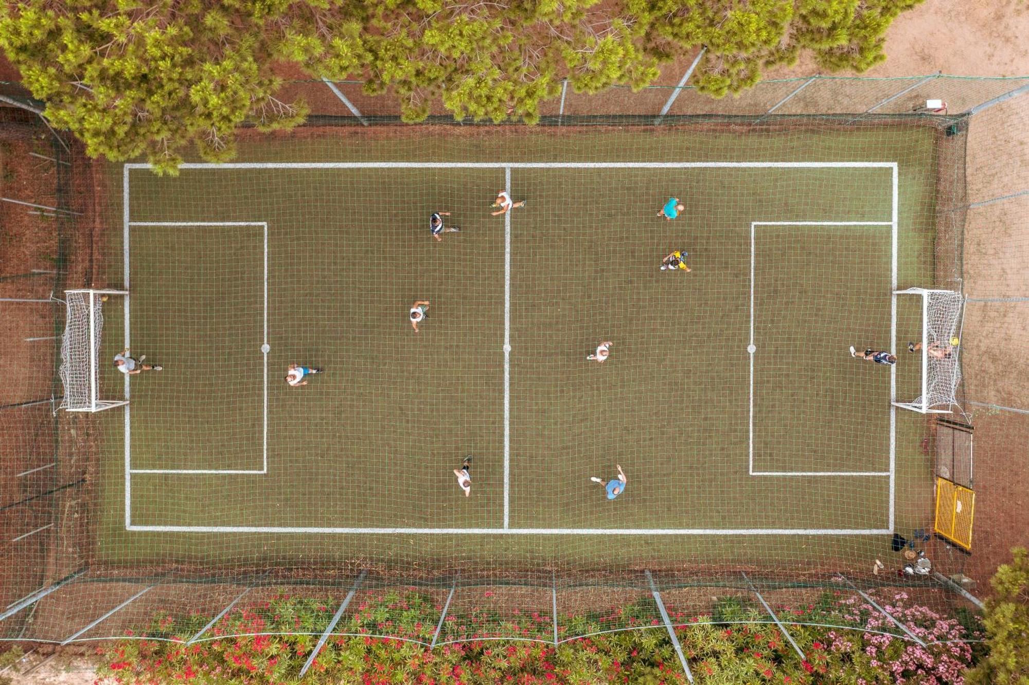 Argentario Camping Village Albinia Esterno foto The football field