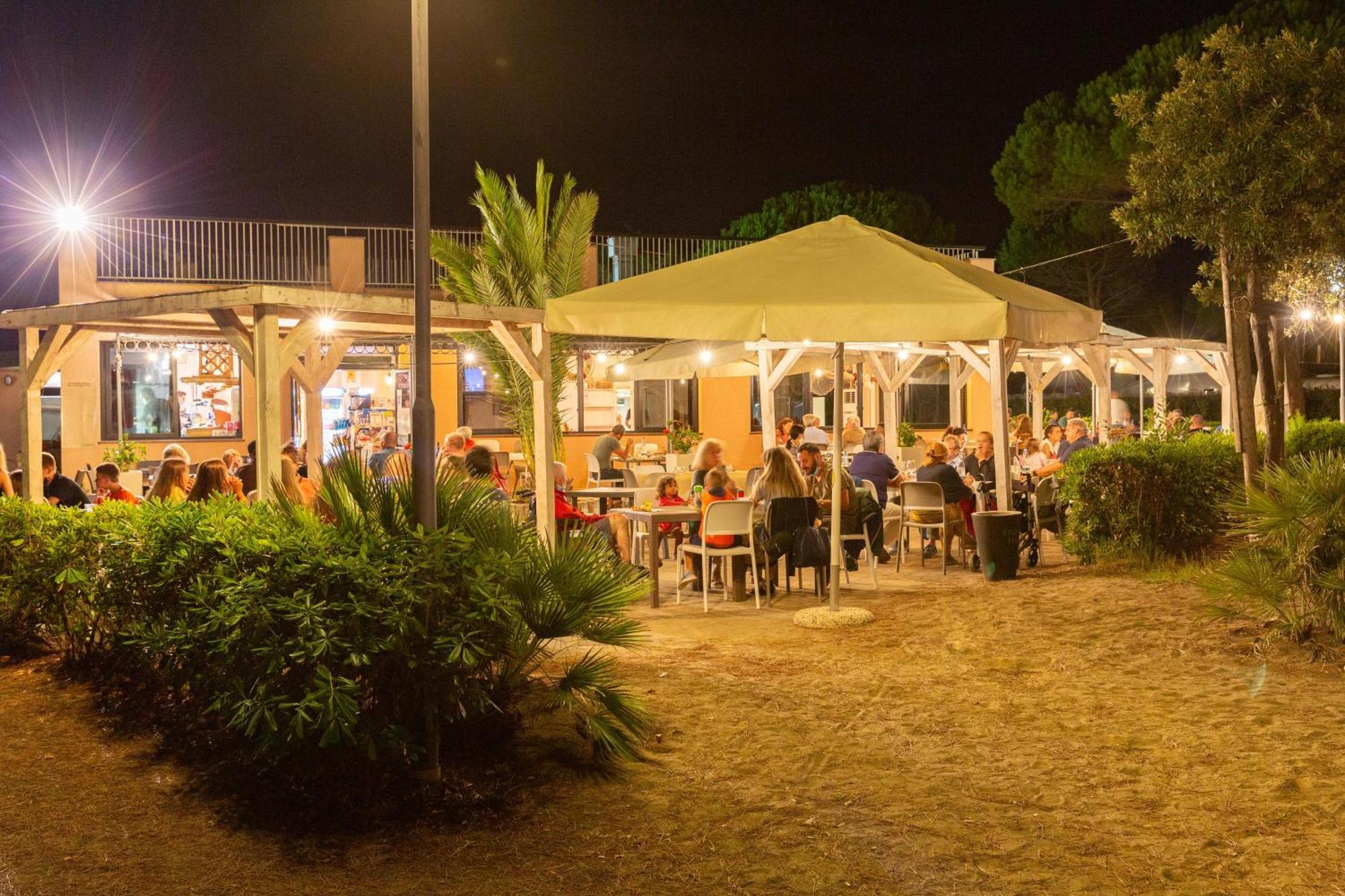 Argentario Camping Village Albinia Esterno foto Restaurant in the village