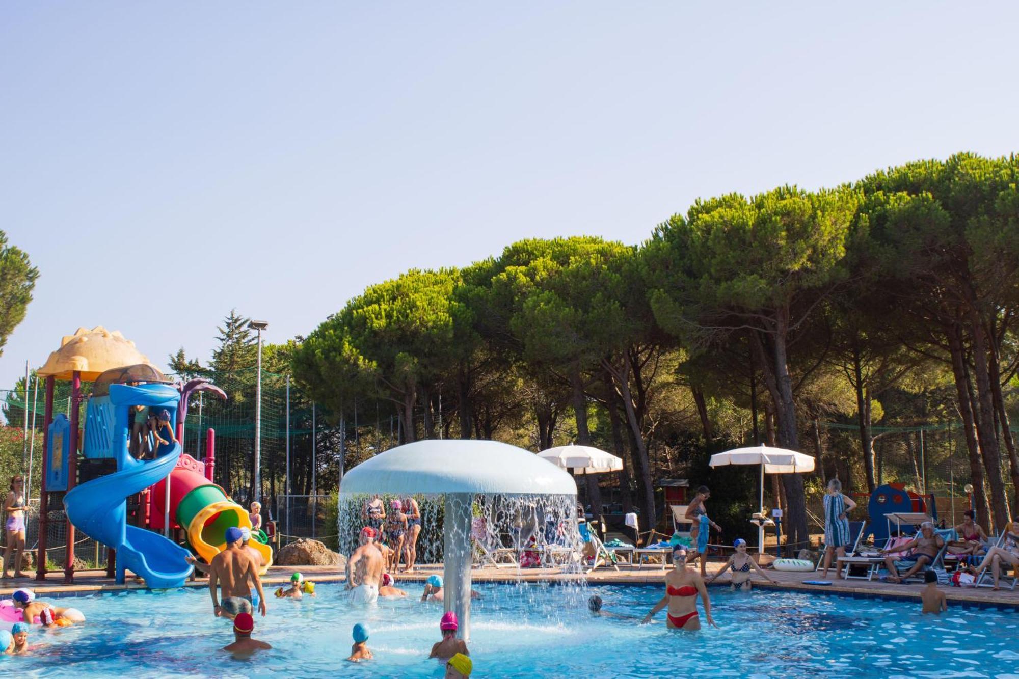 Argentario Camping Village Albinia Esterno foto Camping in Italy