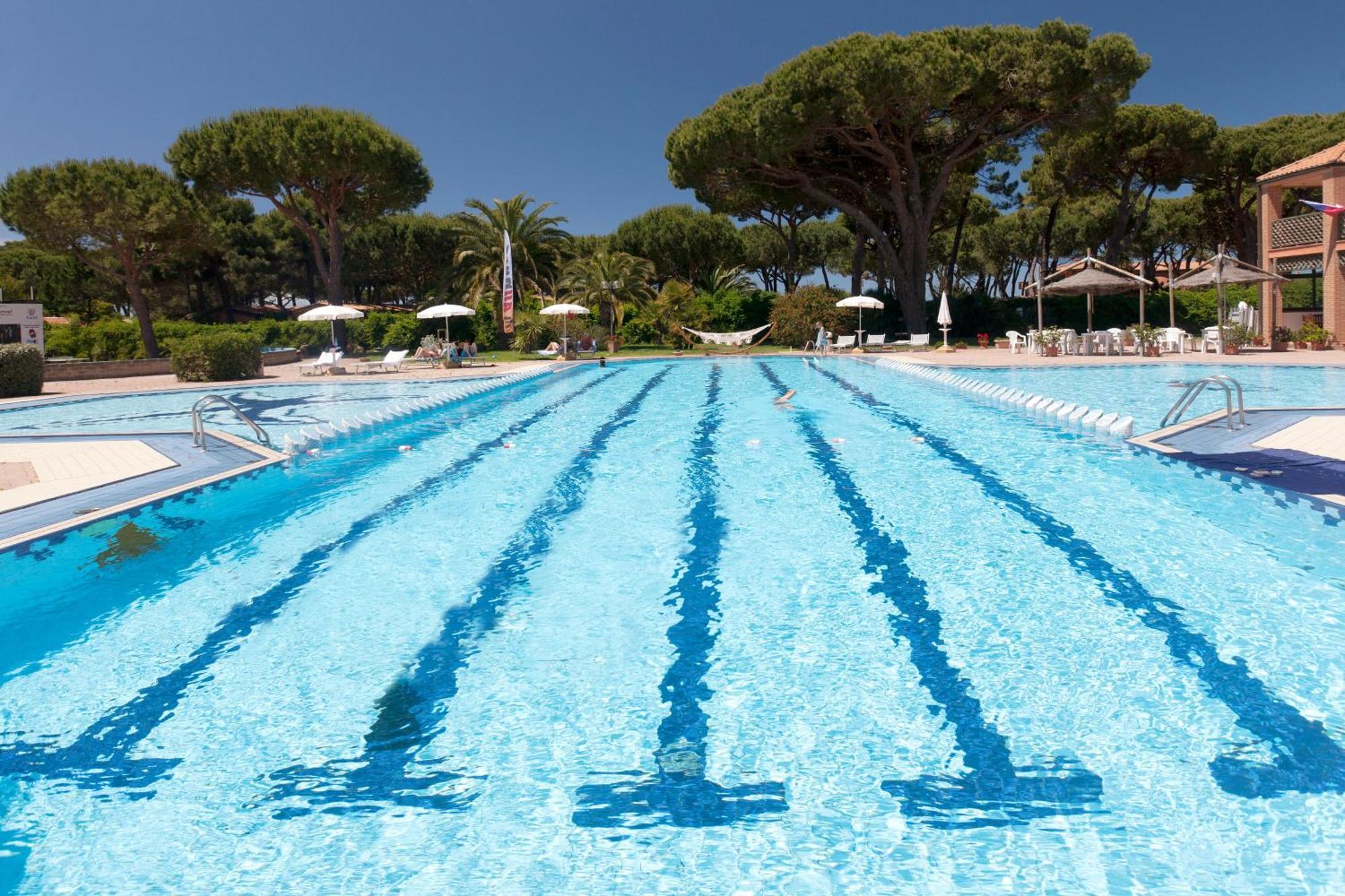 Argentario Camping Village Albinia Esterno foto The swimming pool