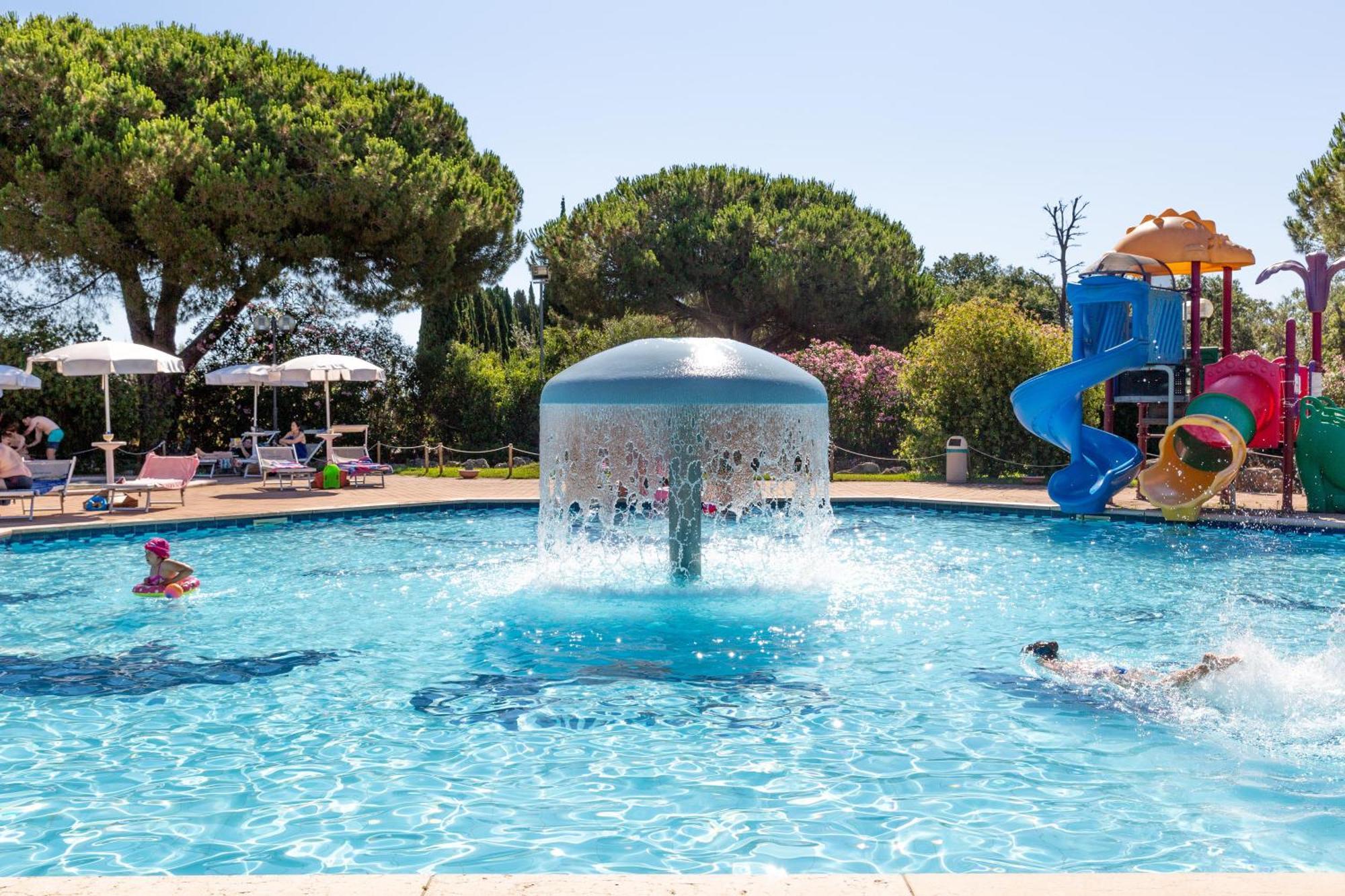 Argentario Camping Village Albinia Esterno foto Club Hotel Negresco