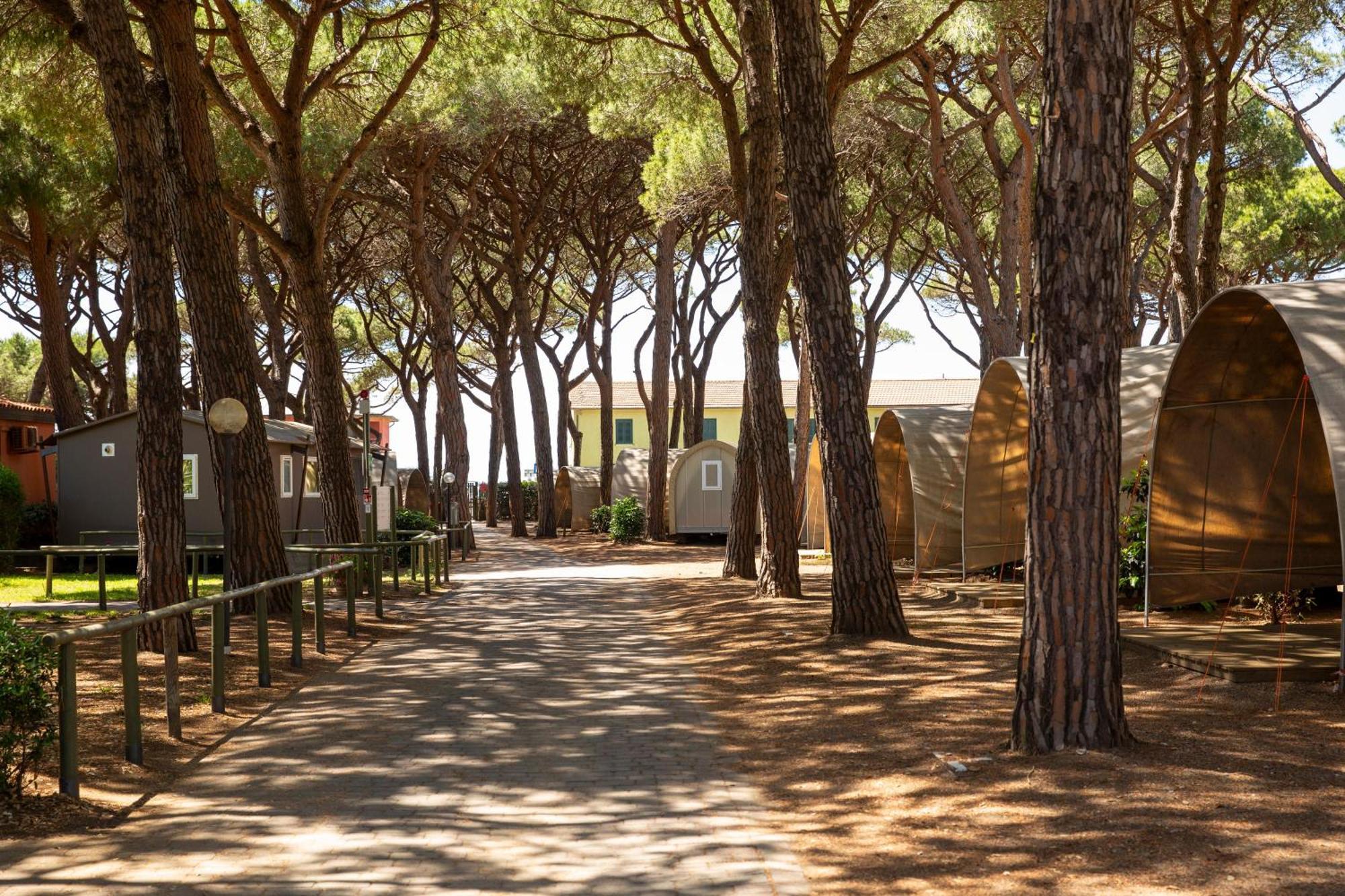 Argentario Camping Village Albinia Esterno foto A campsite in Italy