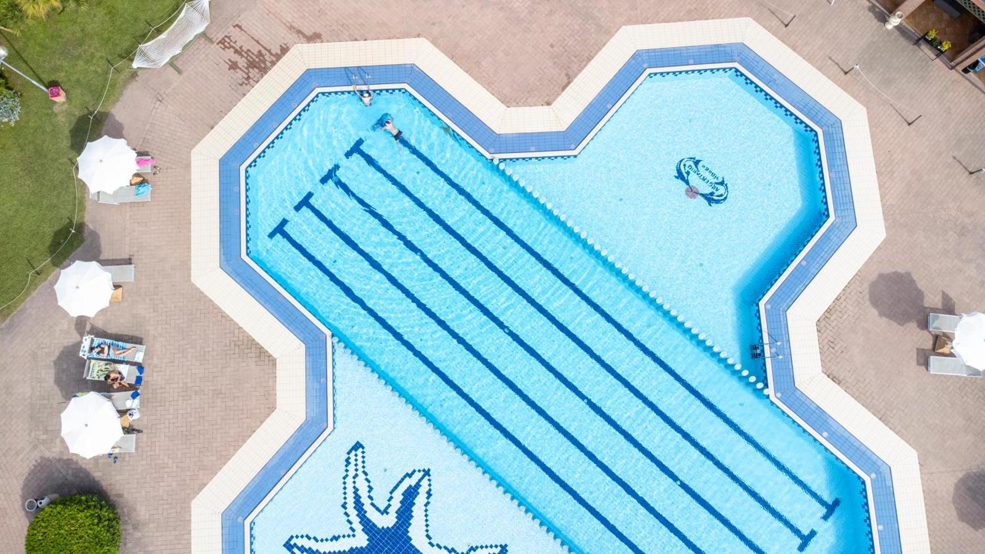 Argentario Camping Village Albinia Esterno foto Aerial view of the swimming pool