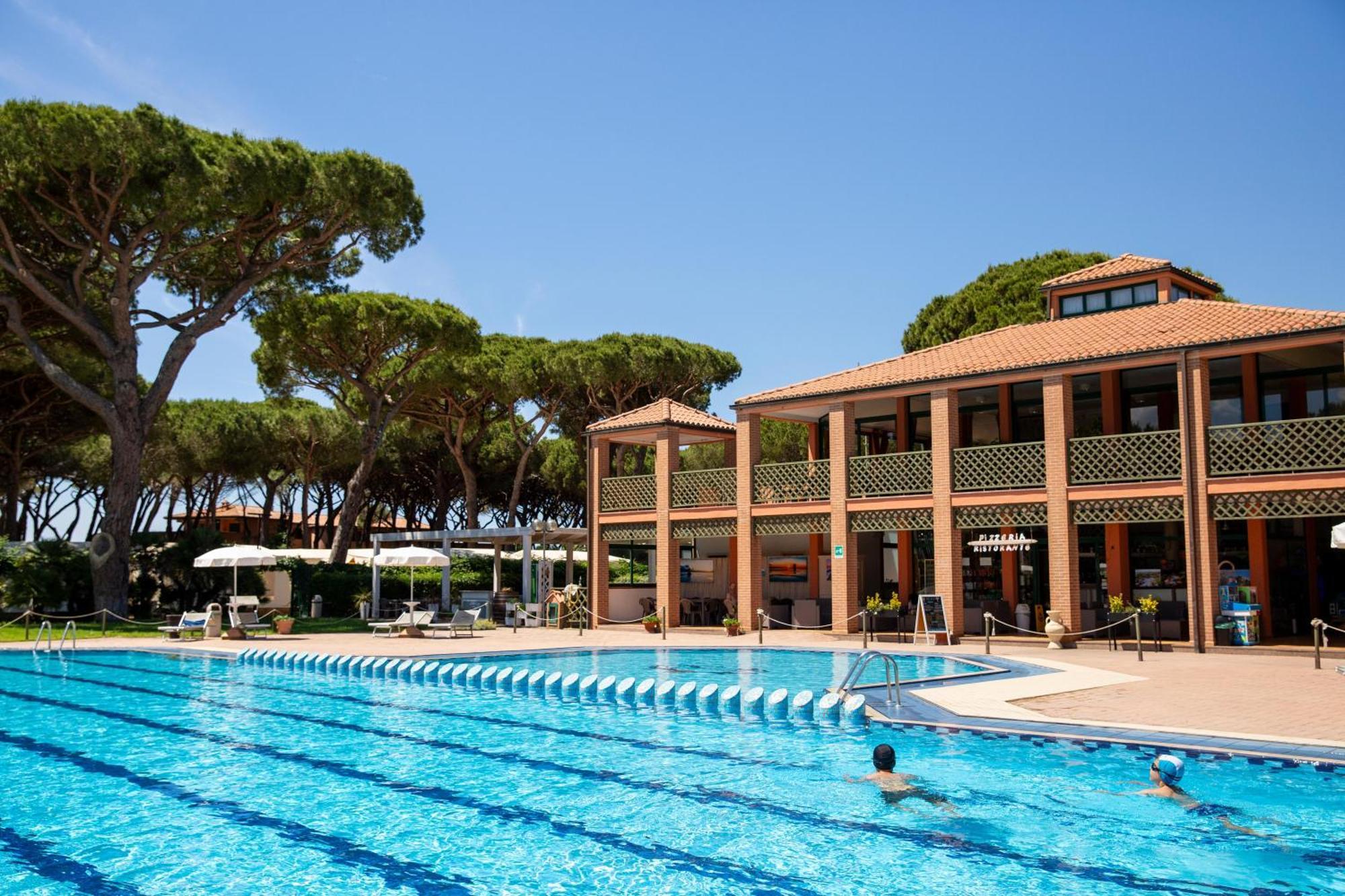 Argentario Camping Village Albinia Esterno foto The swimming pool
